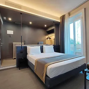 fashion-district-luxury-rooms.italymilanhotels.net/
