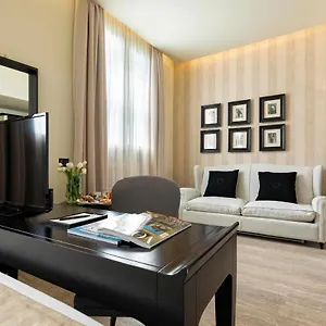 Profumo 3*, Rome Italie